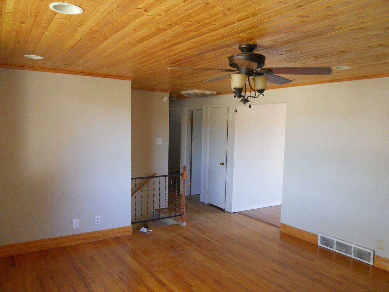 3808 Elmwood Cir - Photo 3 of 20