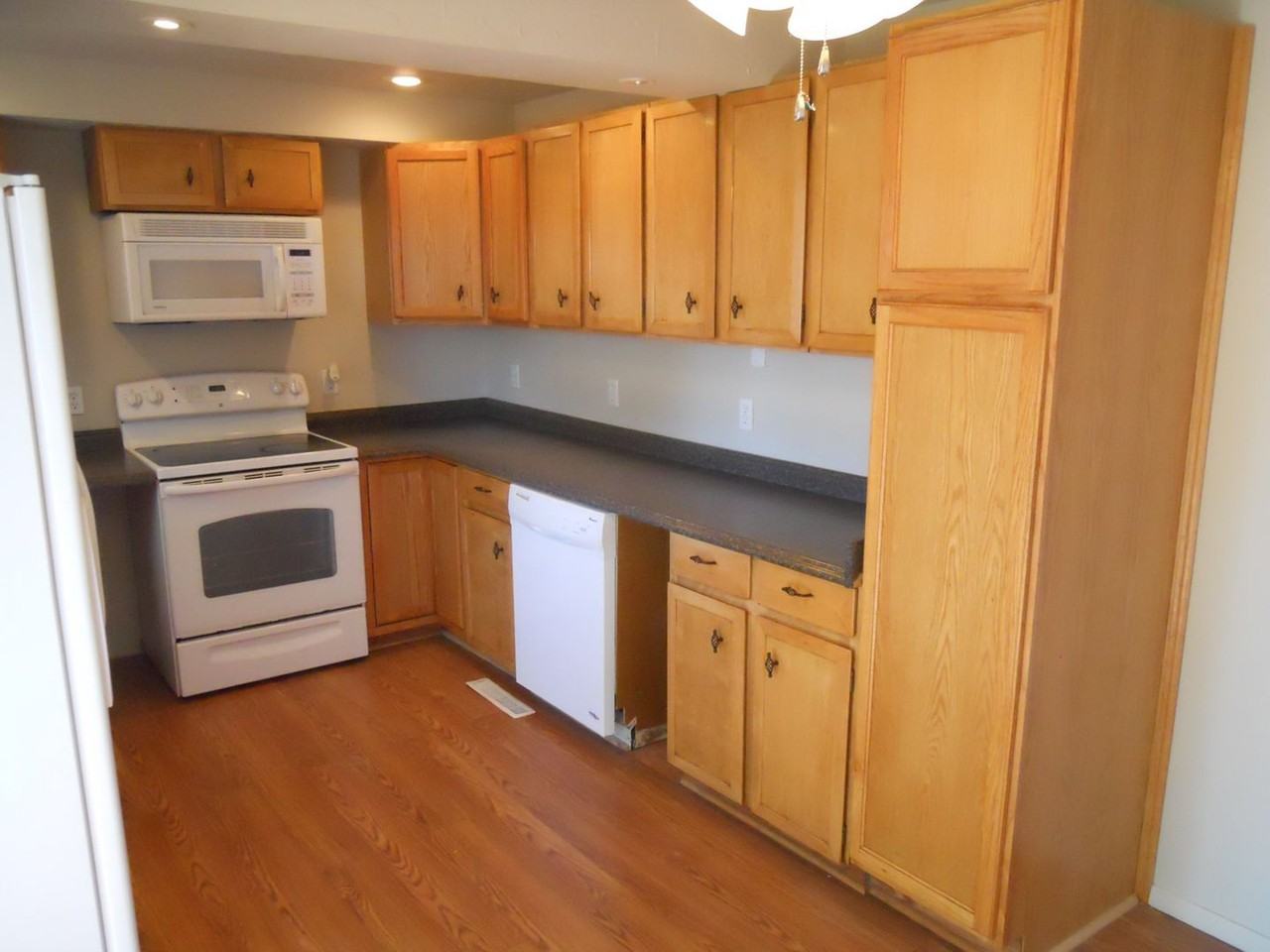 3808 Elmwood Cir - Photo 5 of 20