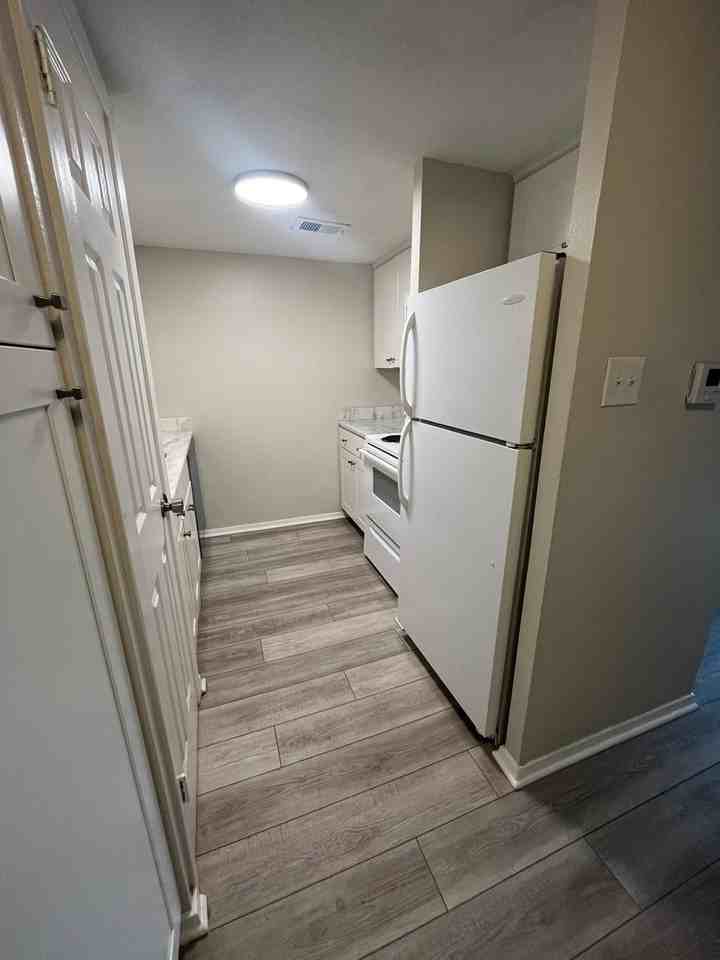 635 Patterson St #8 - Photo 3 of 11