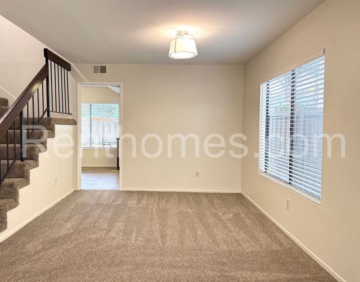 13322 Thunderhead St - Photo 4 of 24