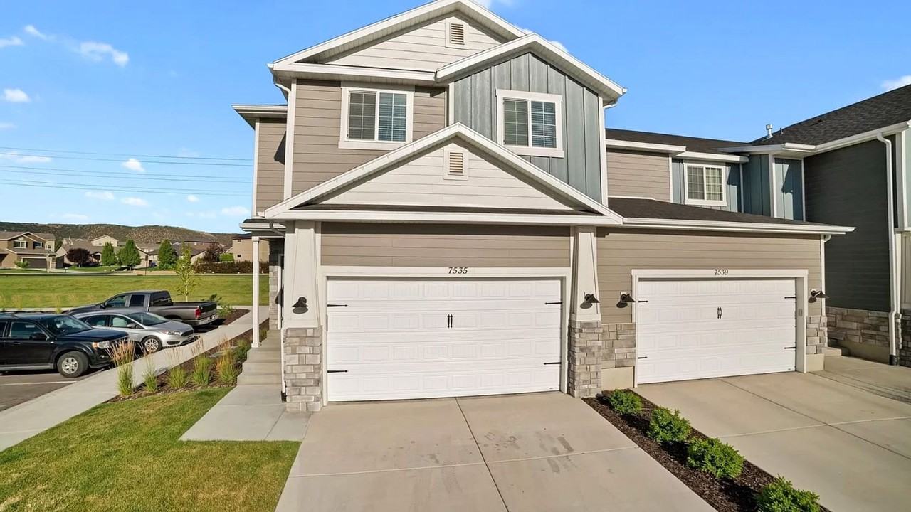 7535 N Cottage Ln - Photo 2 of 32