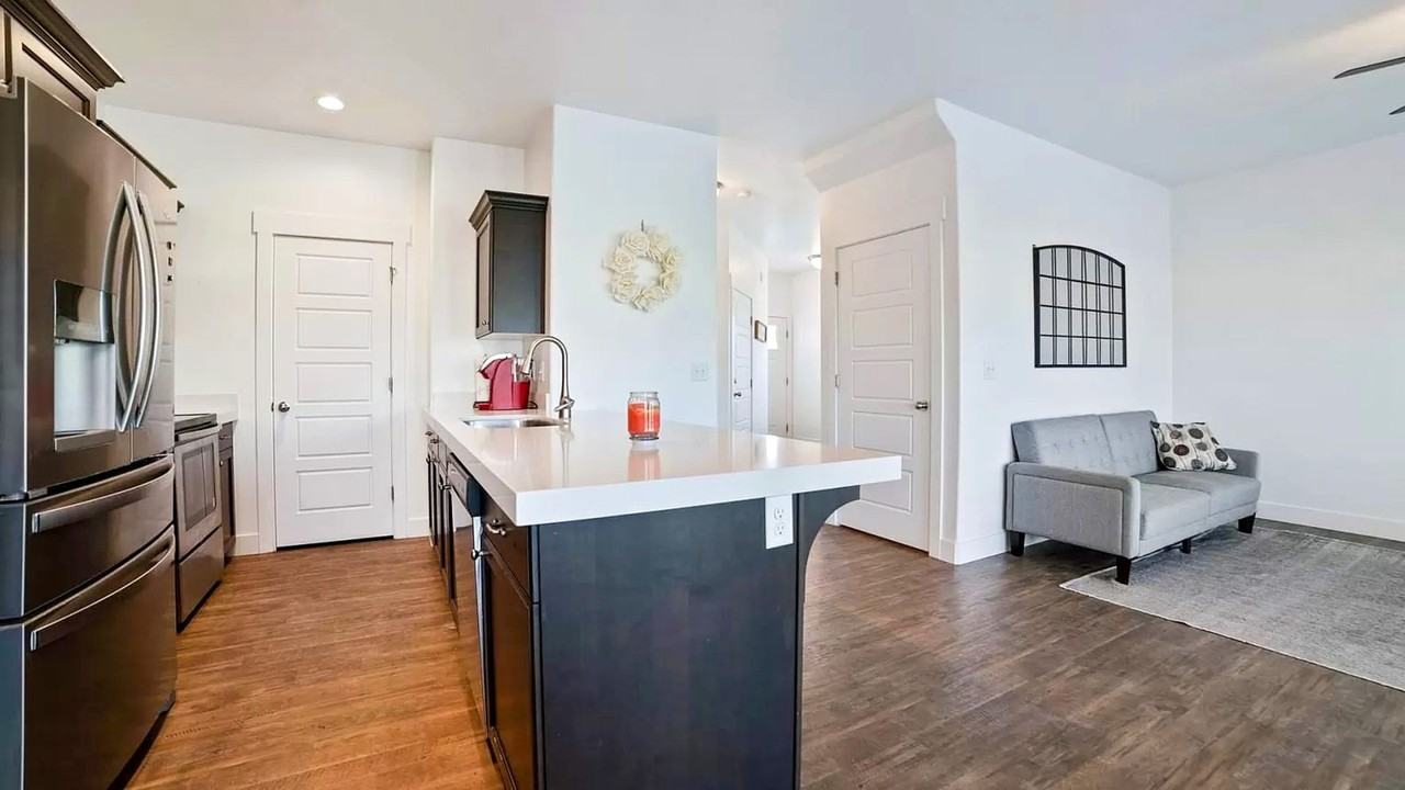 7535 N Cottage Ln - Photo 4 of 32