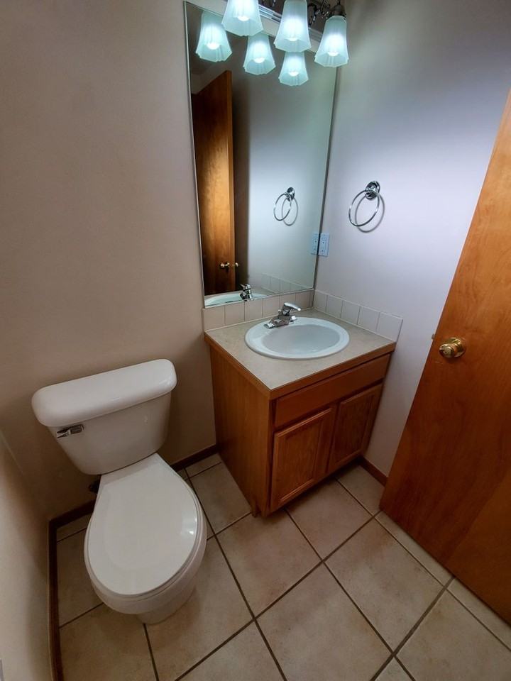 427 Columbia Point Dr - Photo 4 of 28