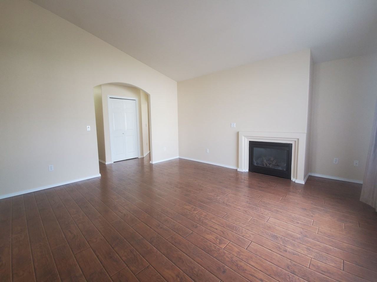 2421 S Arthur Ct - Photo 4 of 28