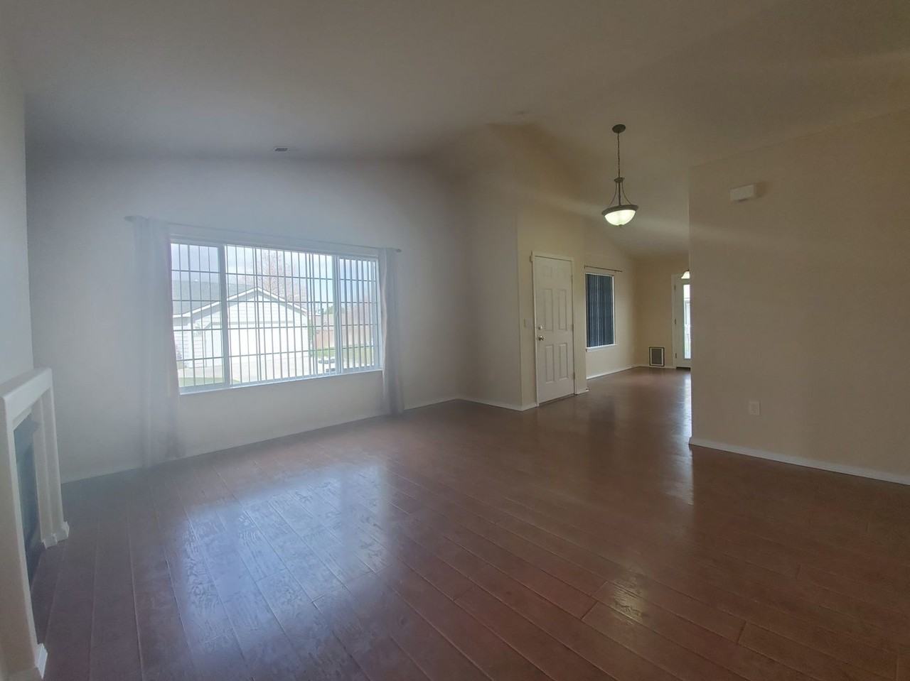 2421 S Arthur Ct - Photo 5 of 28