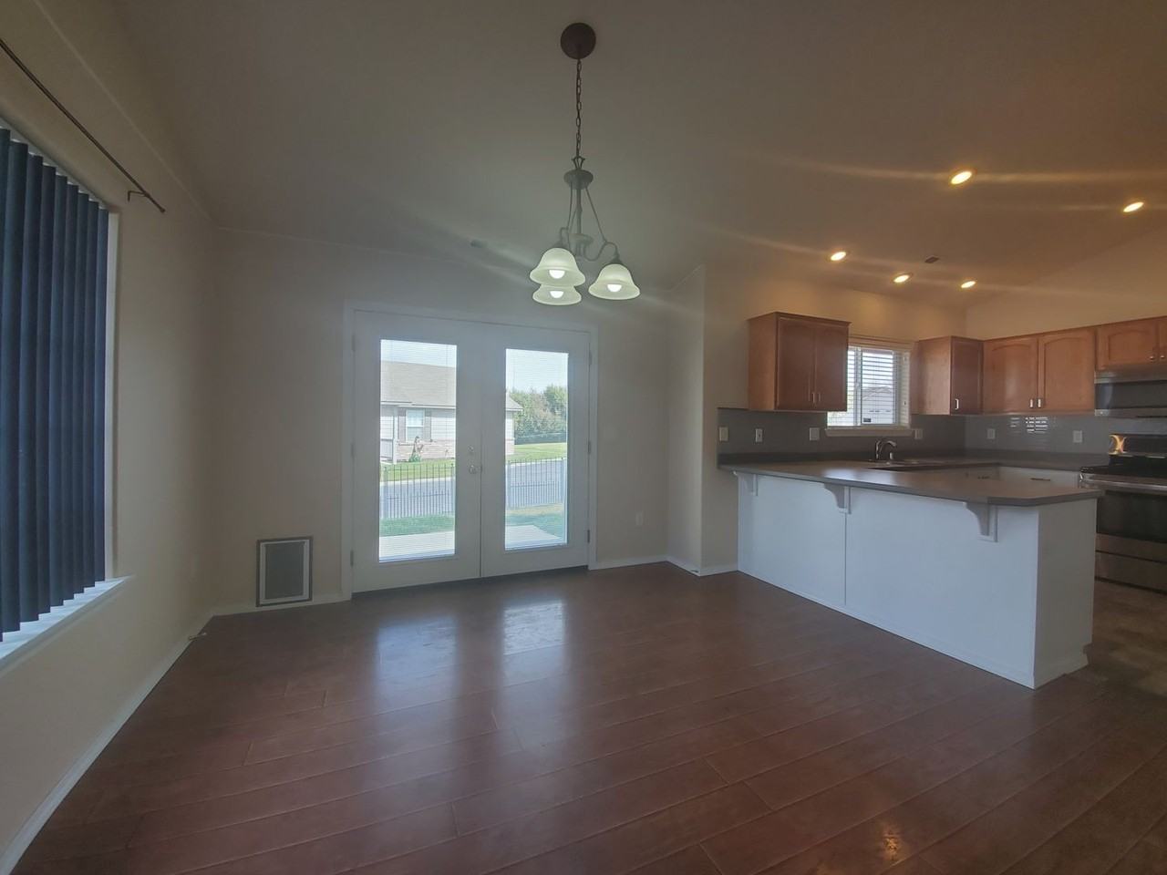 2421 S Arthur Ct - Photo 6 of 28