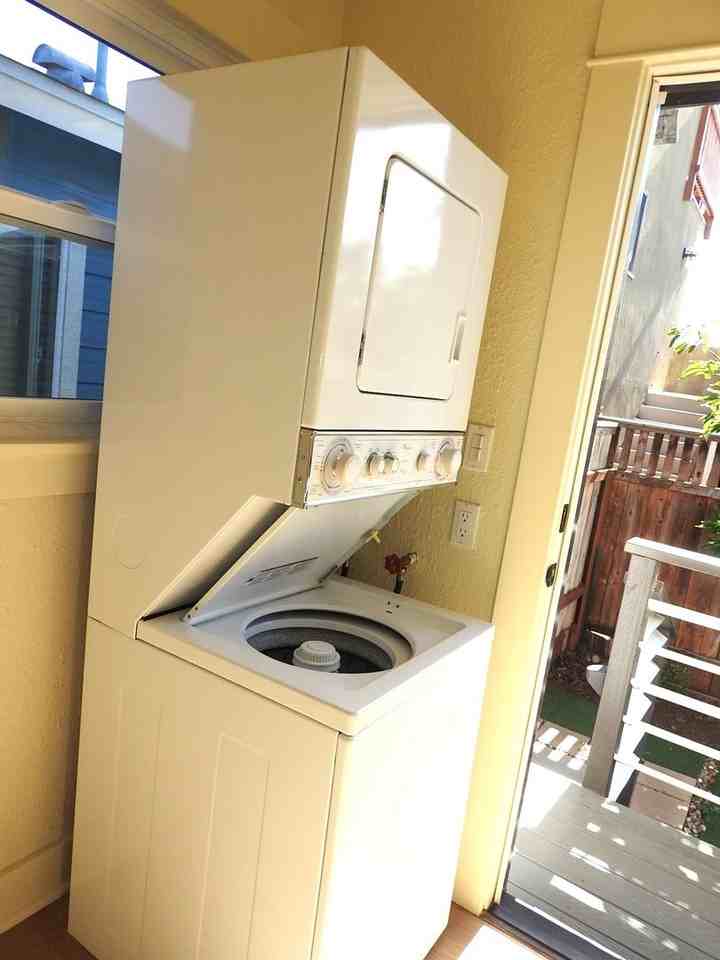 3698 Crestwood Pl - Photo 7 of 32