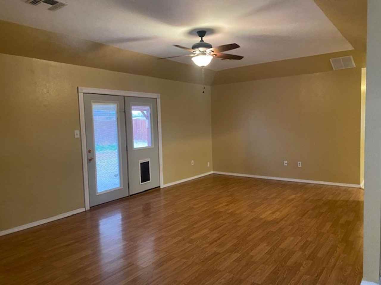 805 Huddleston Dr - Photo 2 of 15
