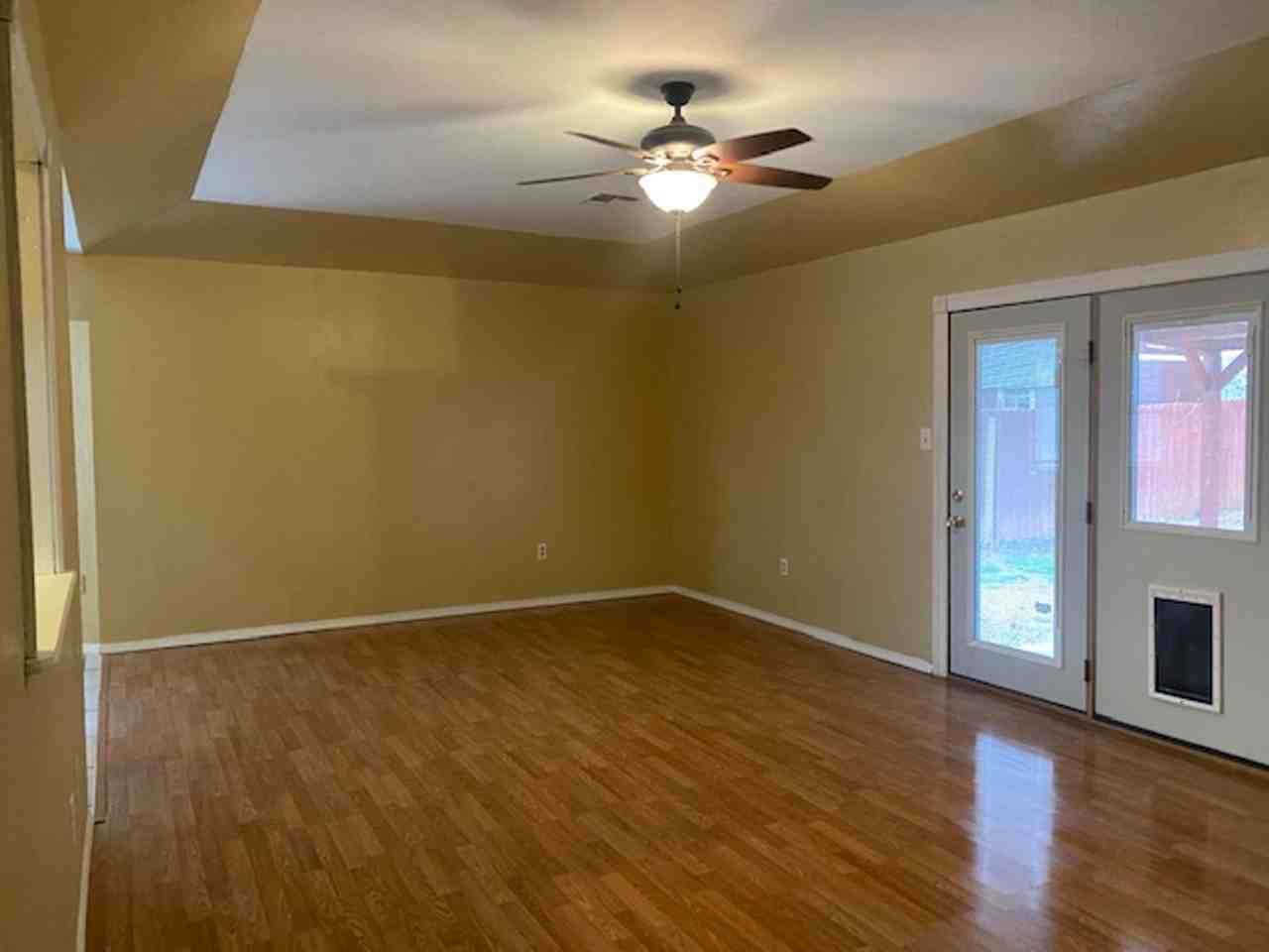 805 Huddleston Dr - Photo 3 of 15