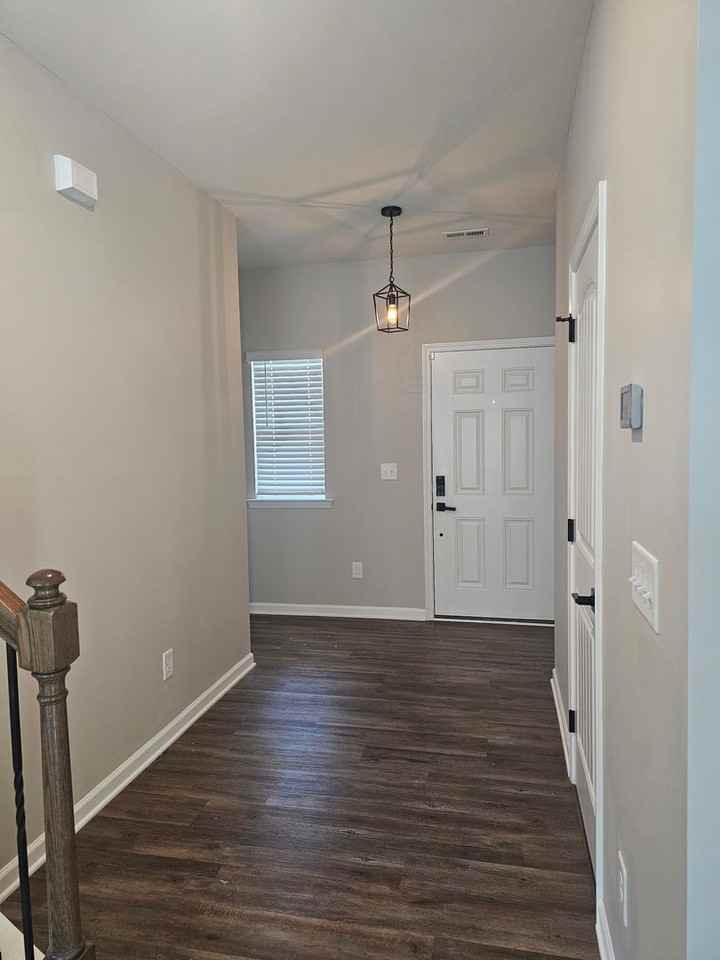 512 Lionheart Ln - Photo 2 of 15