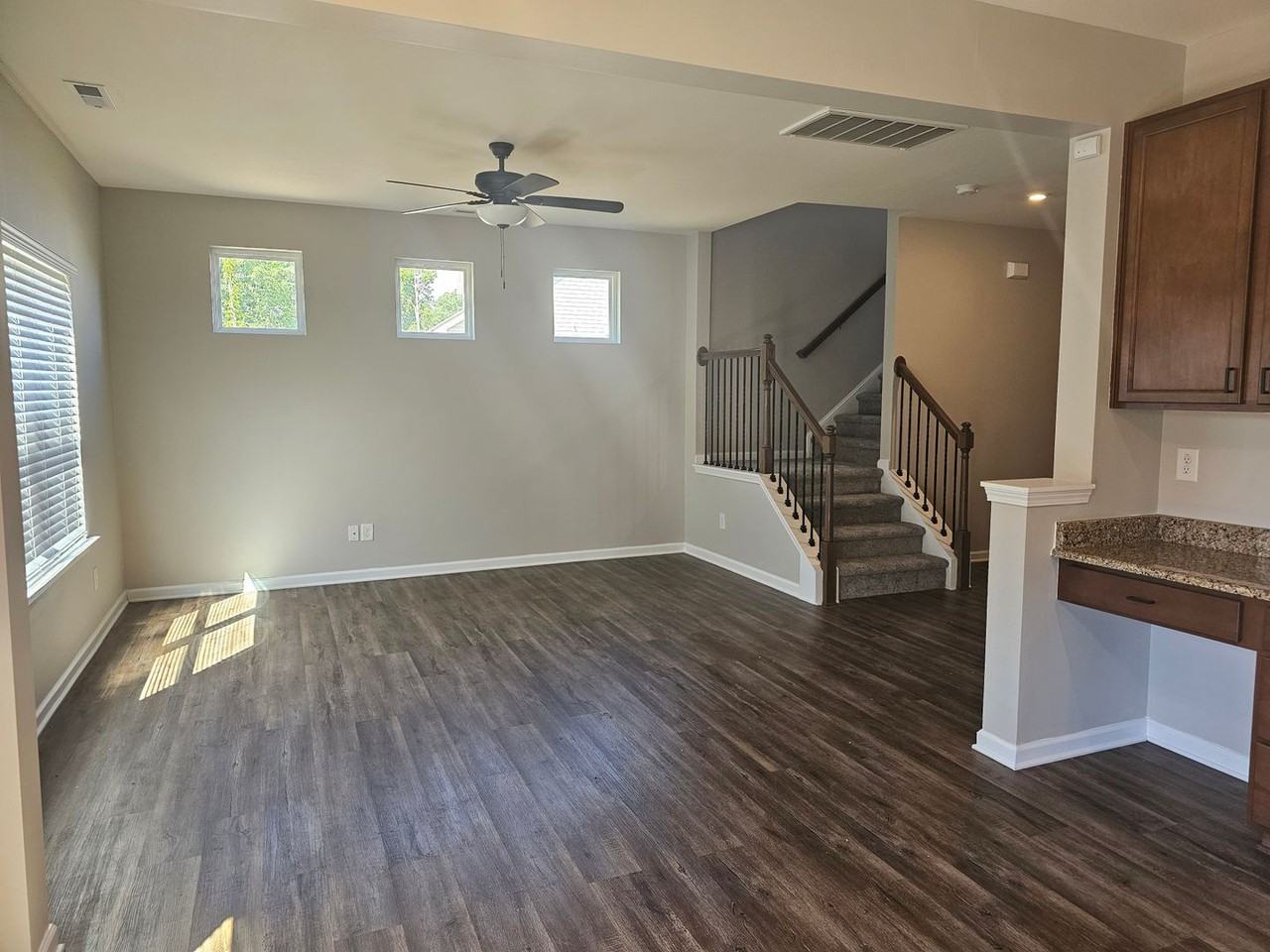 512 Lionheart Ln - Photo 4 of 15