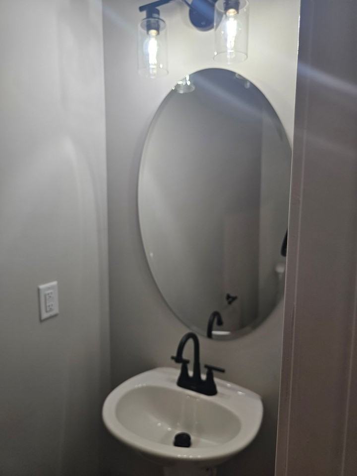 512 Lionheart Ln - Photo 5 of 15