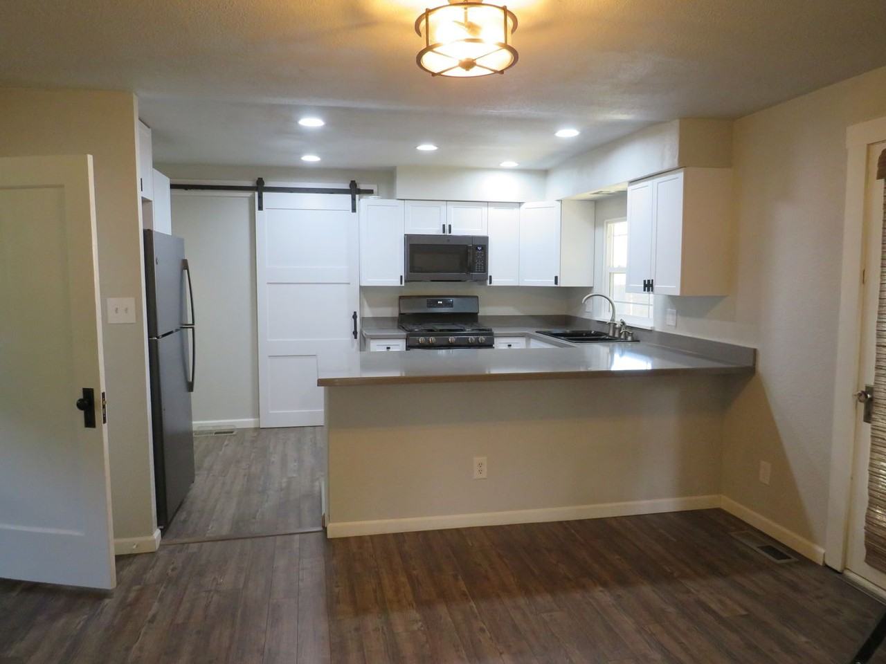 714 1st St - Photo 3 of 15