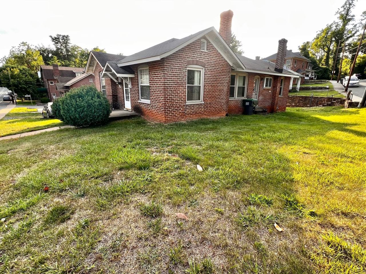 1901 Jefferson Park Ave - Photo 3 of 22