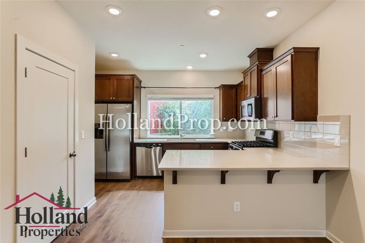 472 Ne Patricia Ann Pl - Photo 4 of 12
