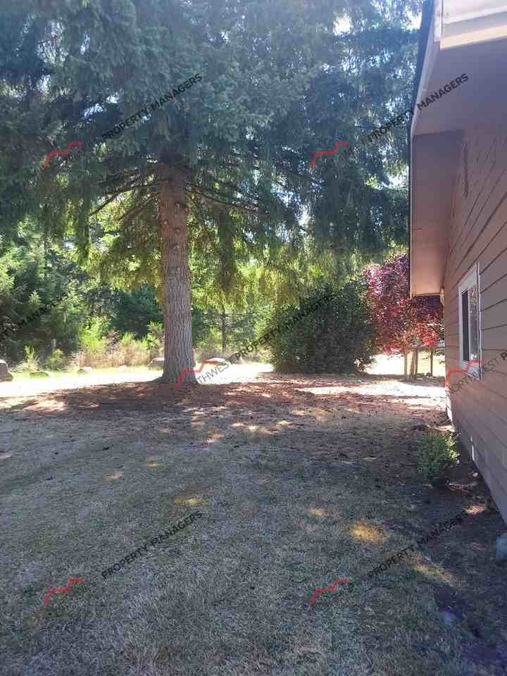 7149 Meridian Rd Se - Photo 3 of 12