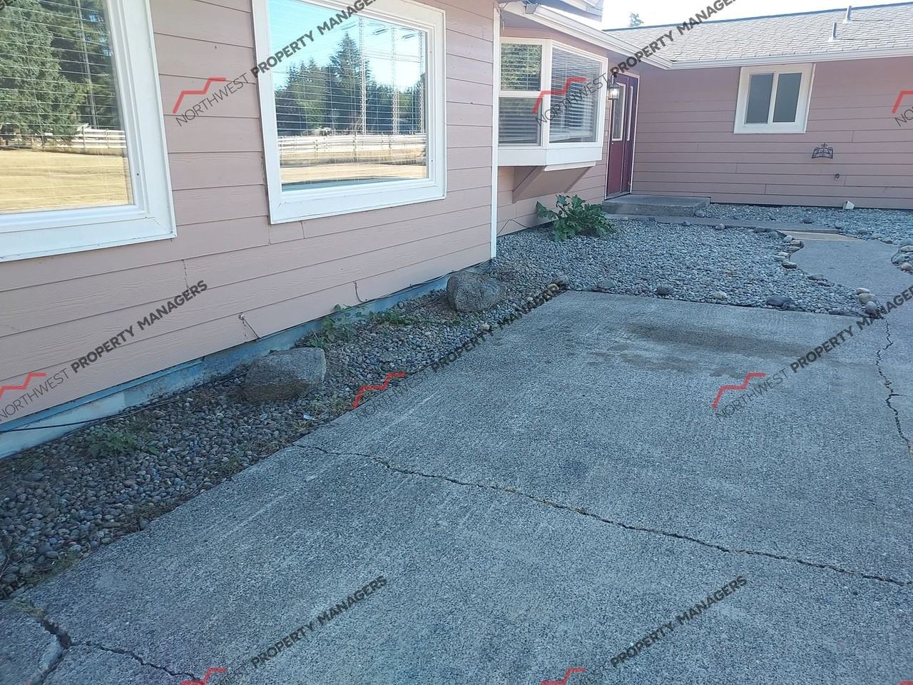 7149 Meridian Rd Se - Photo 5 of 12