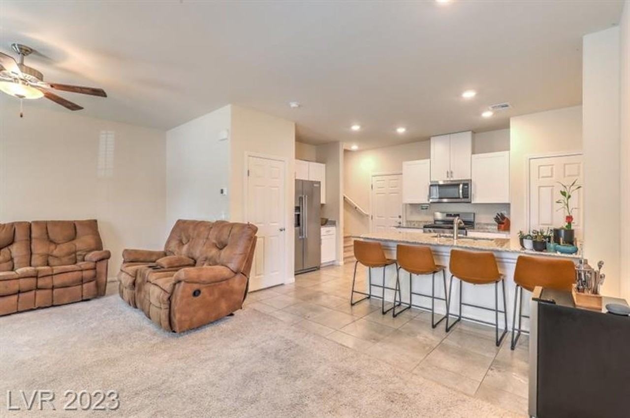 7431 Sunray Point St - Photo 2 of 23