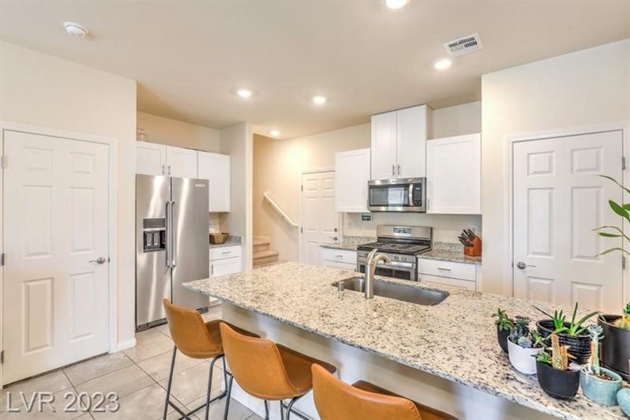 7431 Sunray Point St - Photo 5 of 23