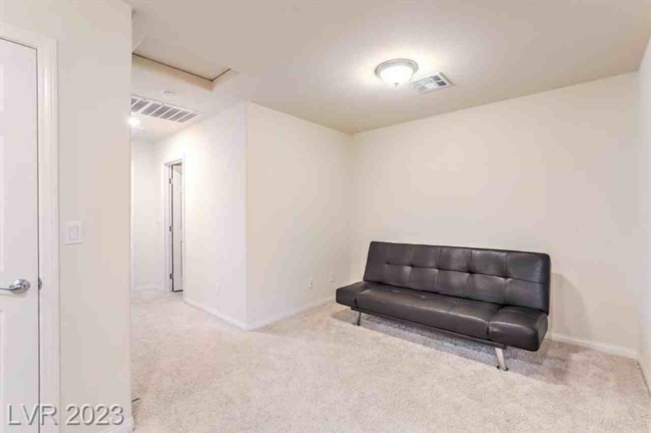 7431 Sunray Point St - Photo 7 of 23