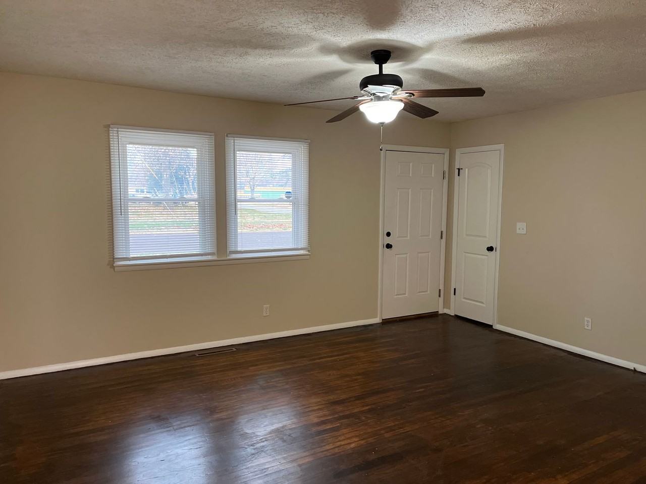 2204 W Madison St - Photo 3 of 17
