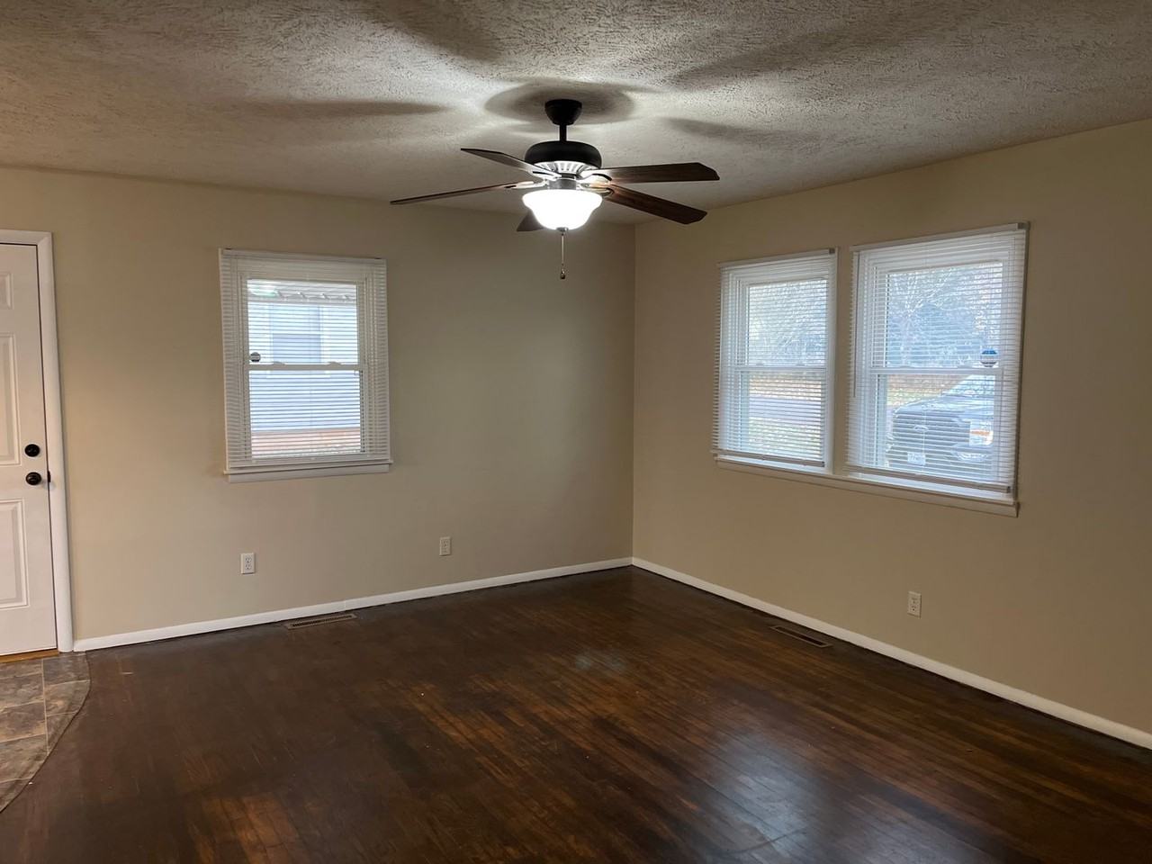 2204 W Madison St - Photo 4 of 17