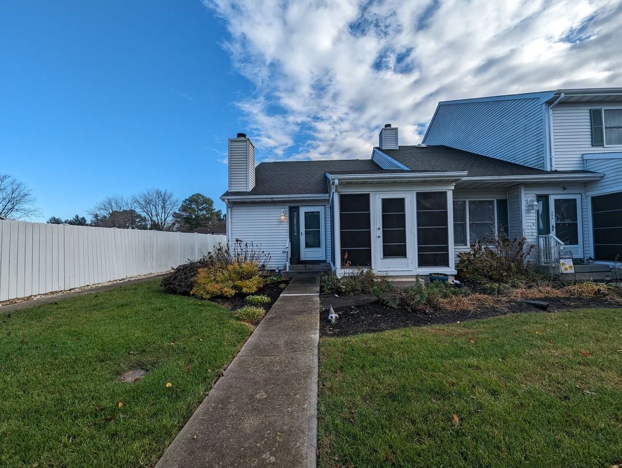406 Franklin St - Photo 2 of 17