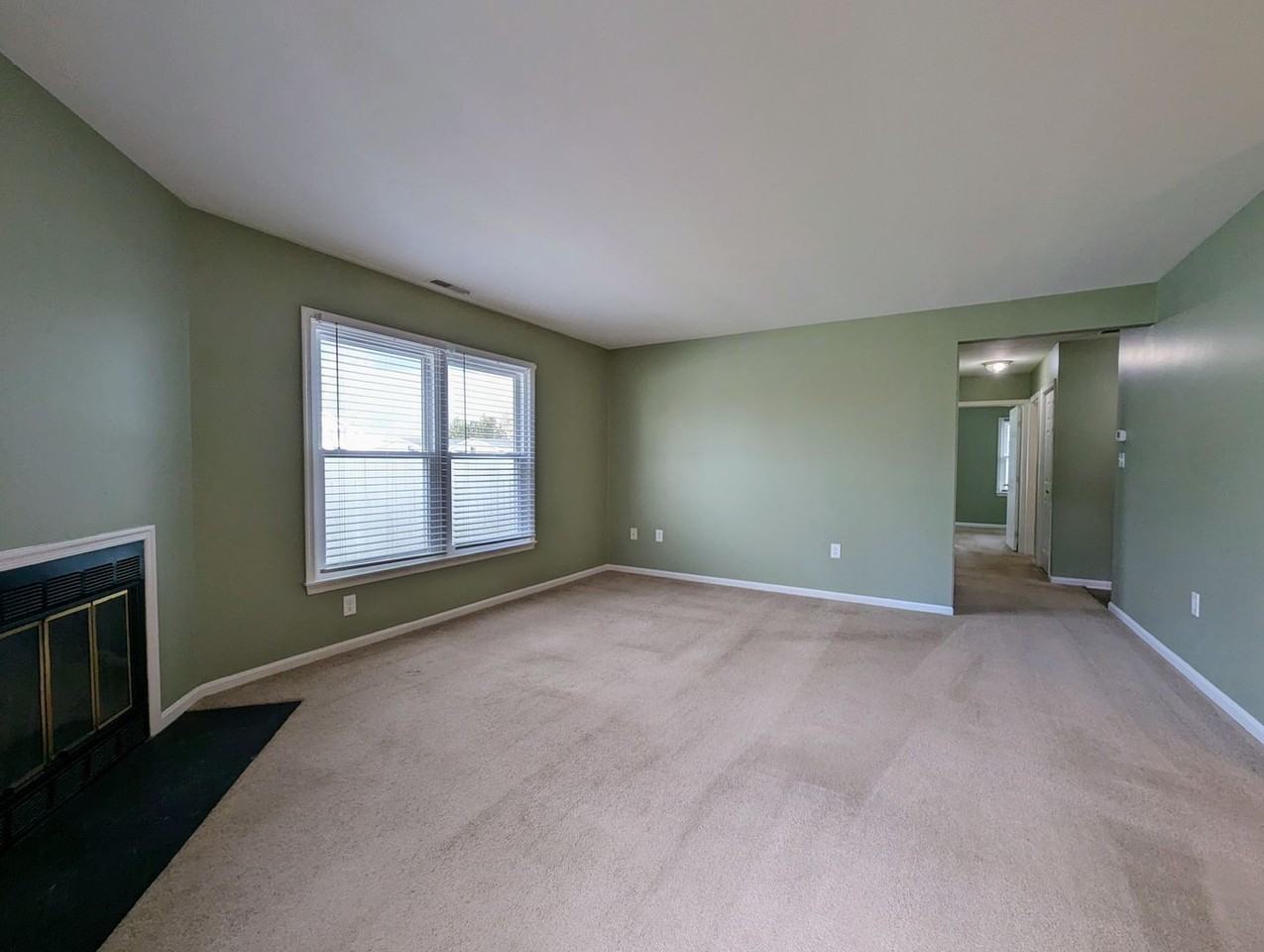 406 Franklin St - Photo 4 of 17