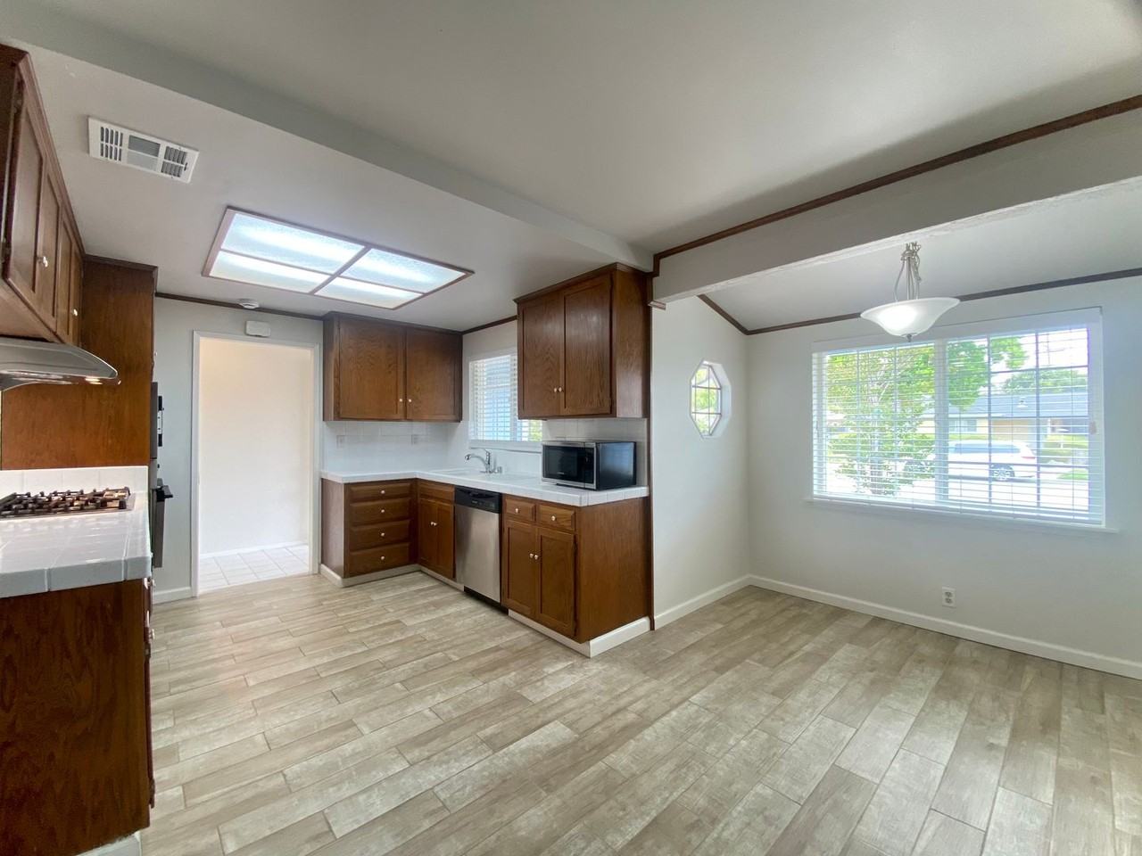 5138 Eggers Dr - Photo 3 of 20