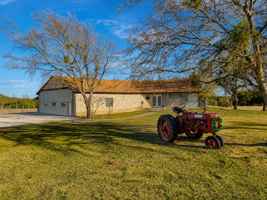 featured image of 552 Lawson Ln