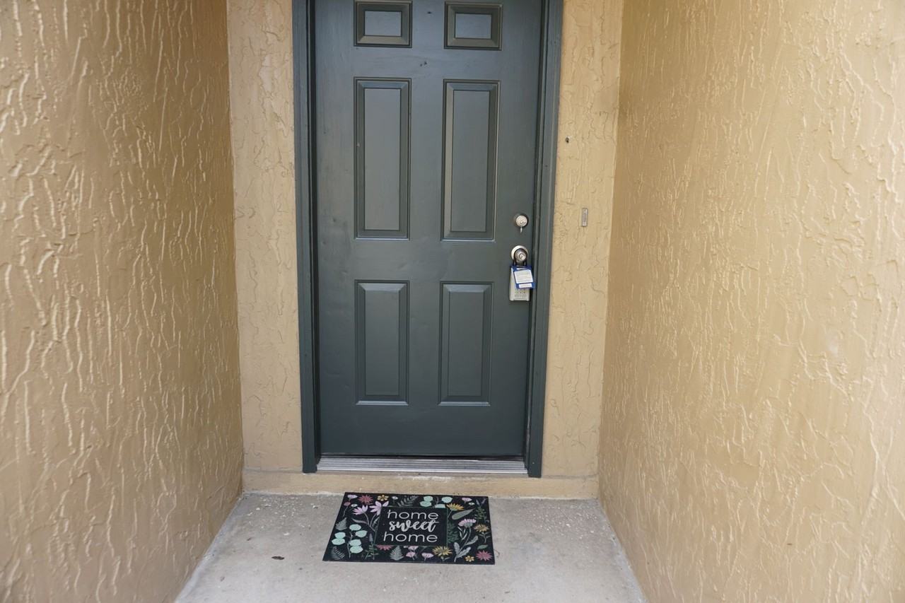5539 Pinebay Cir N - Photo 2 of 11