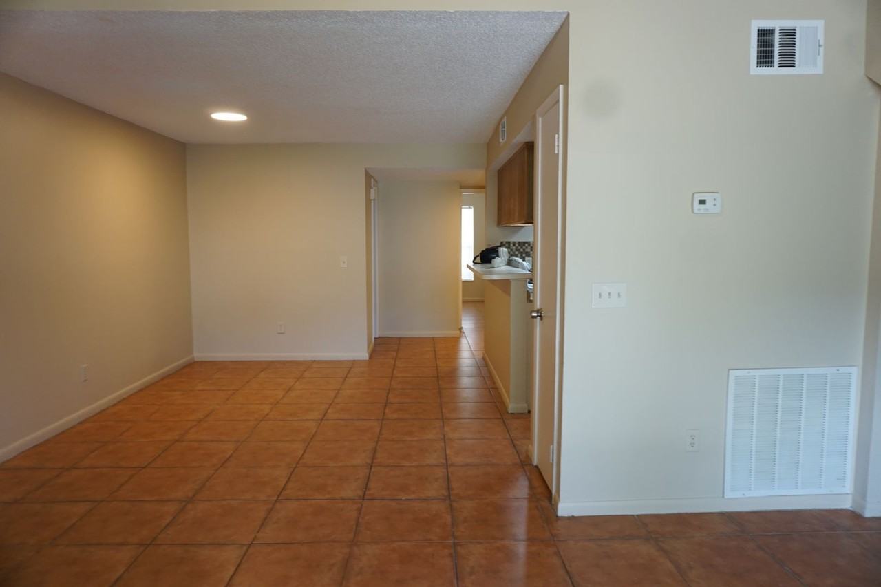 5539 Pinebay Cir N - Photo 5 of 11