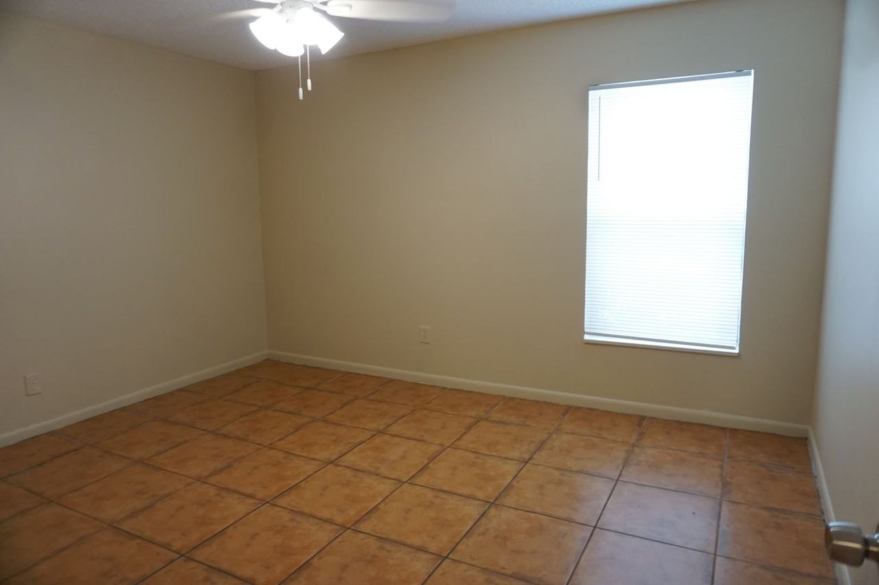 5539 Pinebay Cir N - Photo 6 of 11