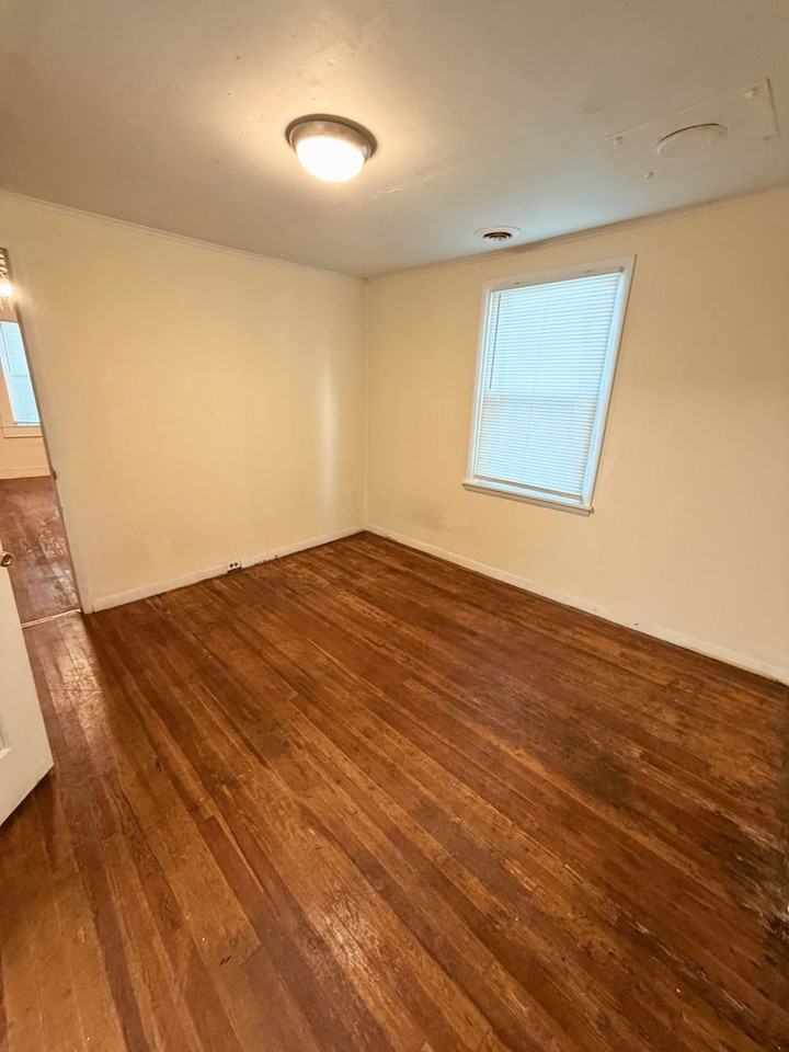 306 Railroad St - Photo 5 of 10