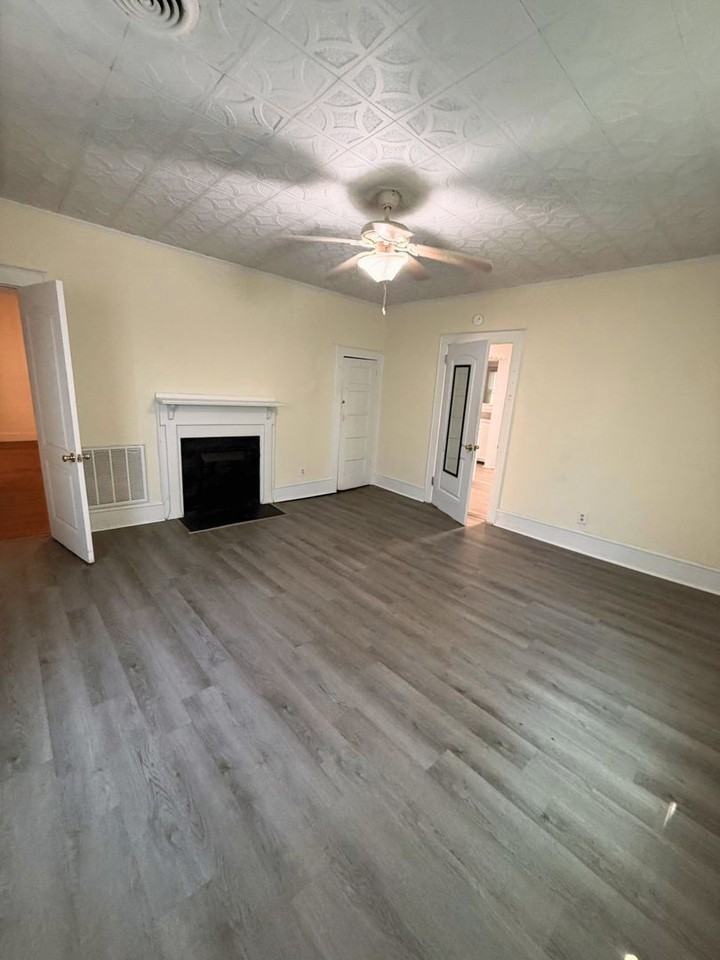 306 Railroad St - Photo 7 of 10