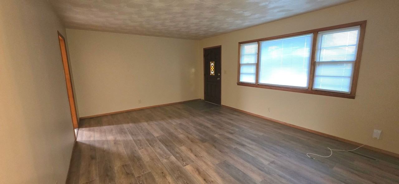 2223 N Link Ave - Photo 3 of 9