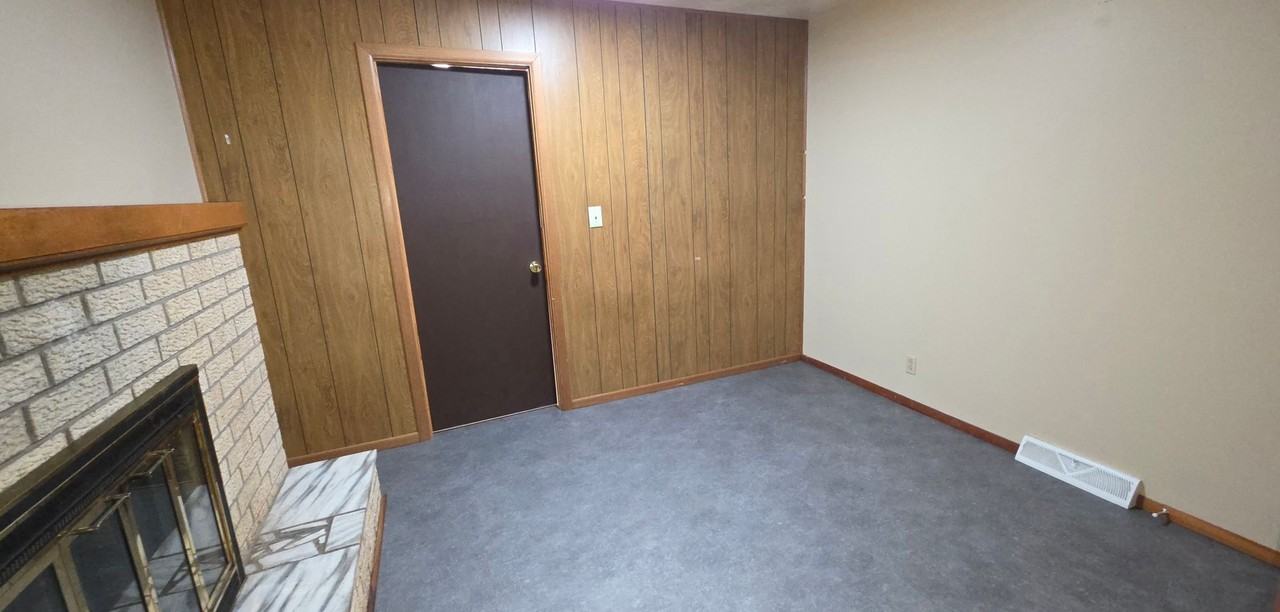2223 N Link Ave - Photo 5 of 9
