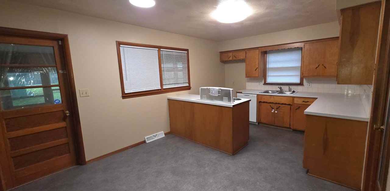 2223 N Link Ave - Photo 7 of 9