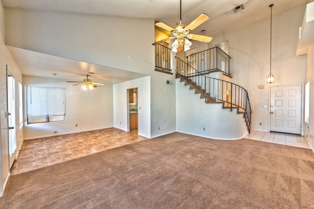 3920 Lincoln Rd - Photo 2 of 15