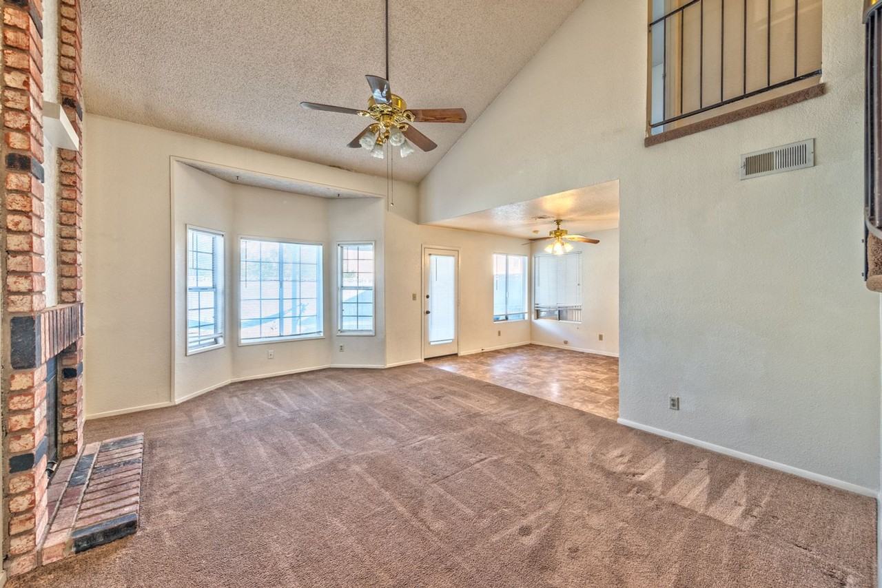 3920 Lincoln Rd - Photo 3 of 15