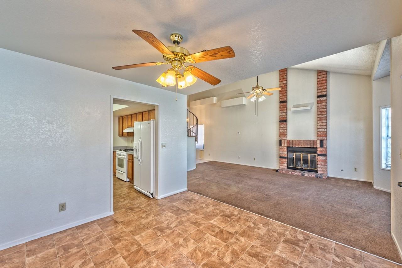 3920 Lincoln Rd - Photo 4 of 15