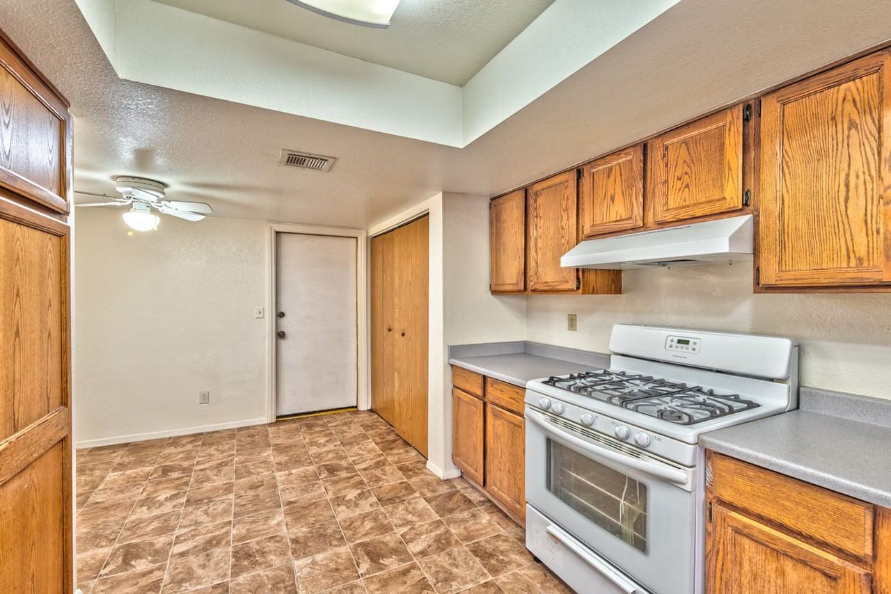 3920 Lincoln Rd - Photo 5 of 15