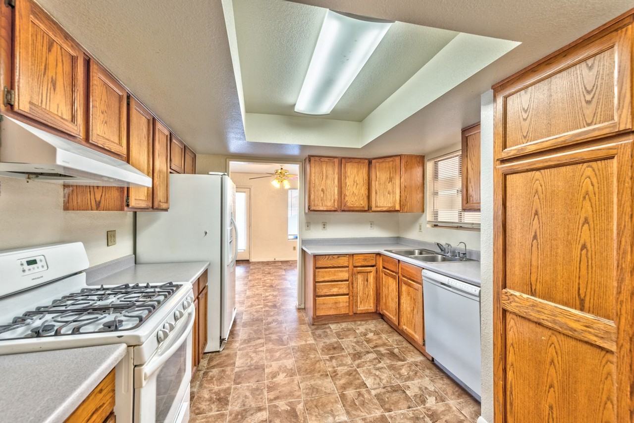 3920 Lincoln Rd - Photo 6 of 15