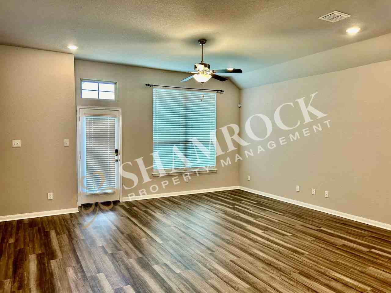 10233 Driskill Dr - Photo 3 of 12