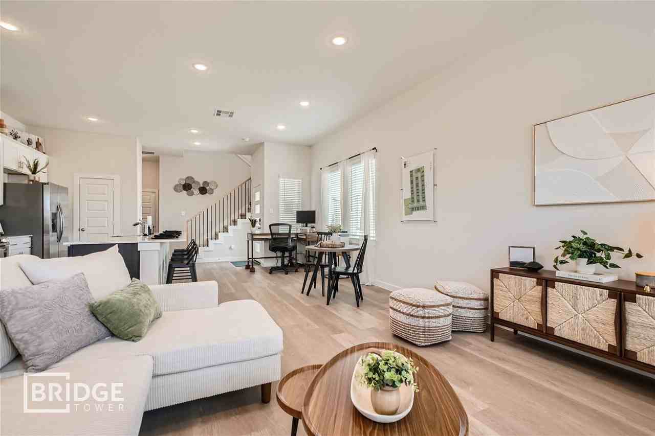 33167 Oak Heights Pl - Photo 4 of 16