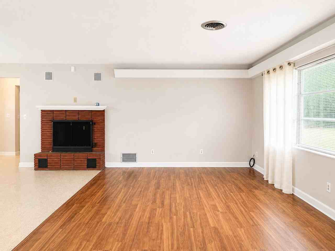 1675 De Leon St - Photo 2 of 17
