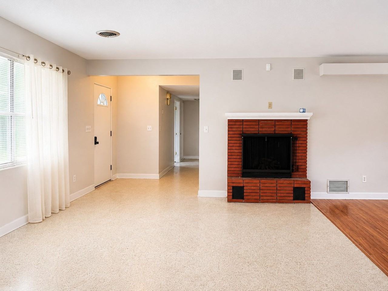 1675 De Leon St - Photo 4 of 17