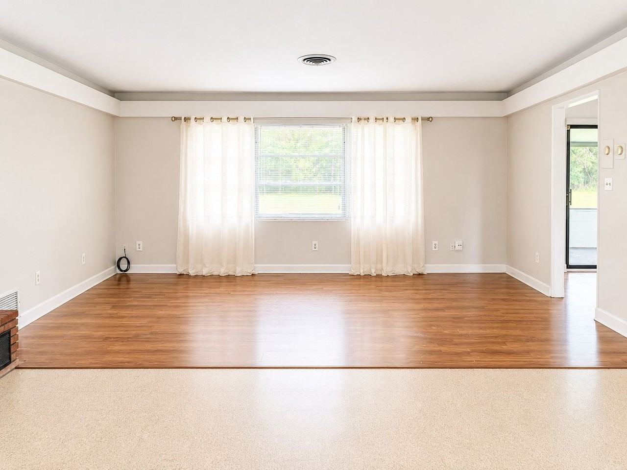 1675 De Leon St - Photo 5 of 17