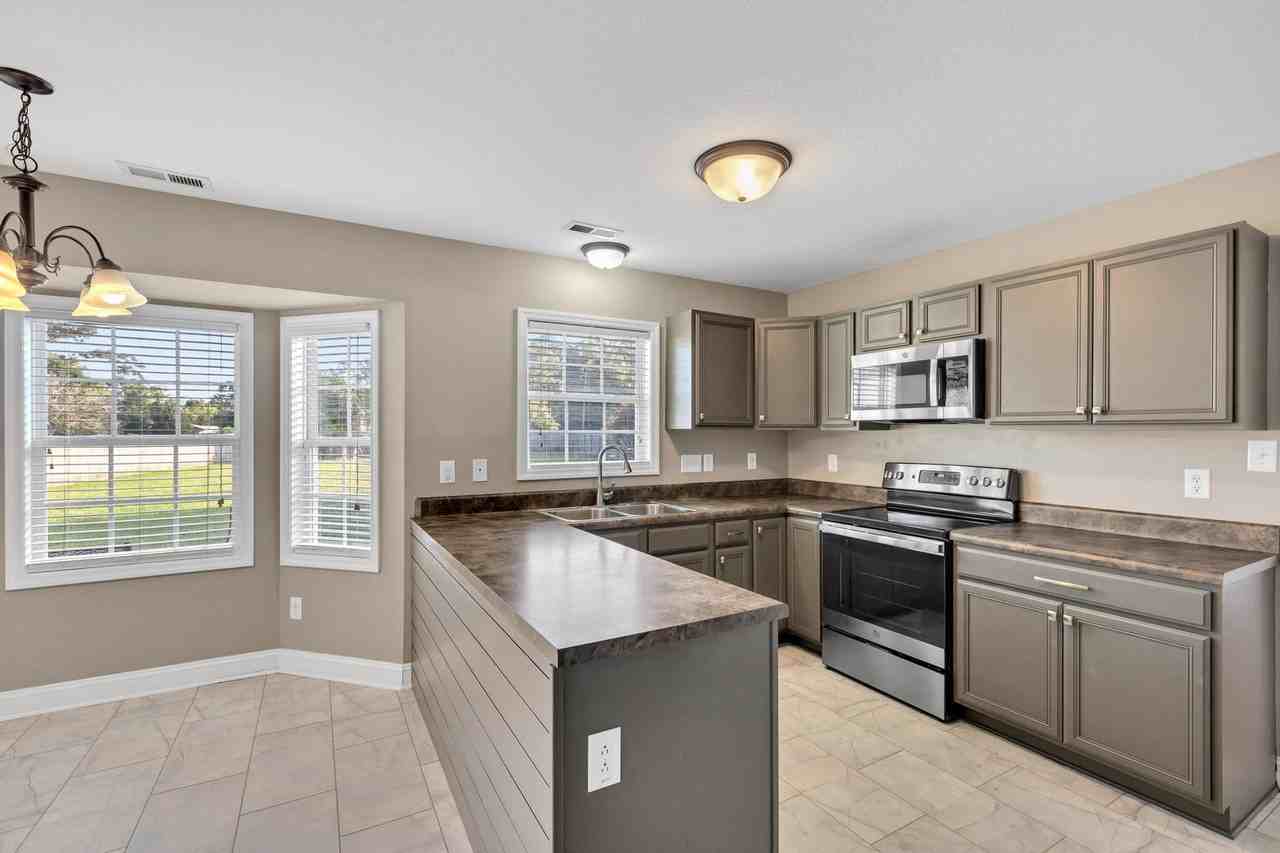 324 Beacon Ln - Photo 5 of 21