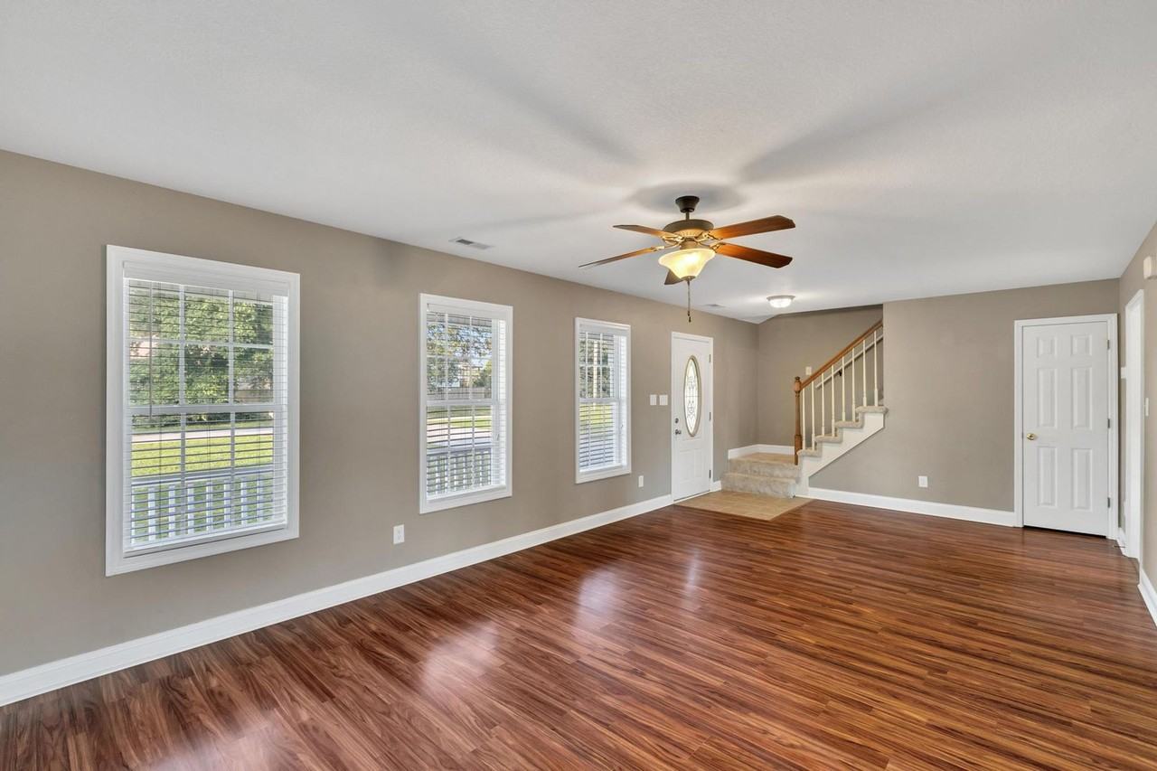 324 Beacon Ln - Photo 7 of 21